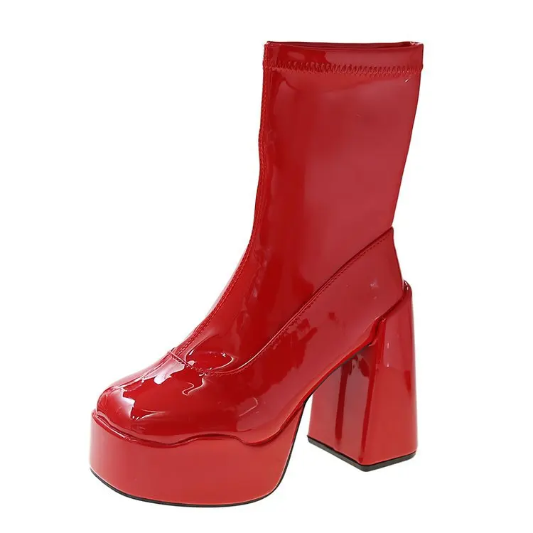 2023 Yeni Platform yarım çizmeler Kadınlar için Gotik Tıknaz Yüksek Topuklu Kırmızı Rugan Çizmeler Kadın Punk Tarzı Gece Kulübü parti ayakkabıları