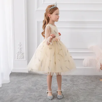 2021 Yeni Kız Prenses Elbise Etek Küçük Xiangfeng Uzun kollu Örgü Duba Tüy İşlemeli çocuk Düğün 