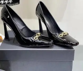 Carpaton 2023 Patent Deri Yüksek Topuk Ayakkabı Kadın Kare Ayak Siyah Deri Ofis Bayan Pompaları Metal Toka Süslemeleri Topuklu 2