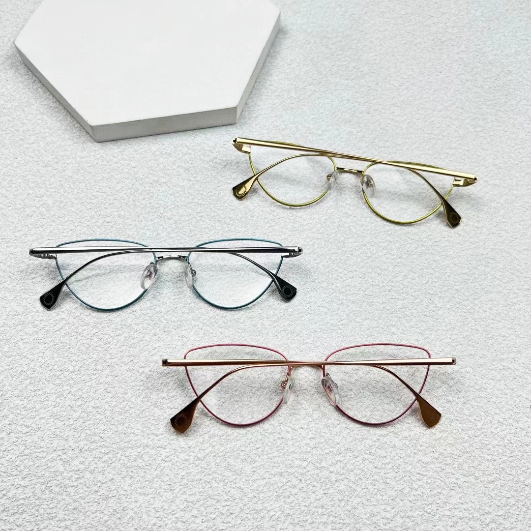 Japon tasarım titanyum gözlük çerçevesi kedi gözü miyopi gözlük kadınlar optik gözlük çerçeveleri erkekler için Anti mavi ışık gözlük 1