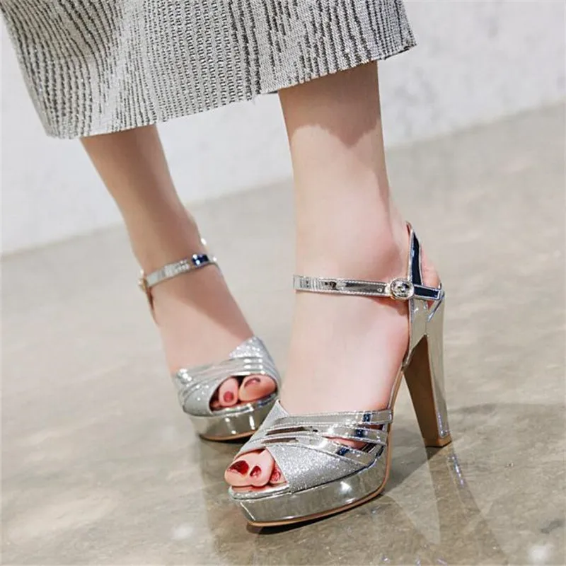 Kadın sandalet Yaz Yeni desen moda Süper yüksek topuk Balık ağzı sandalet Altın gümüş Kalın alt seksi ziyafet sandalet 2