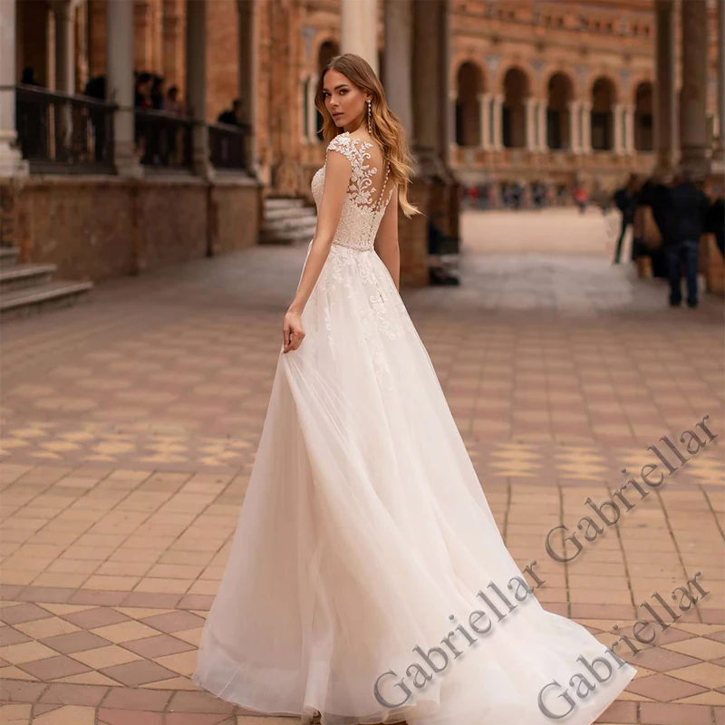 Lüks düğün elbisesi Prenses Düğmeler Zarif Aplikler SCOOP Kolsuz Kişiselleştirilmiş Paspas Elbisesi Vestido De Novia 2022 Kadın 2