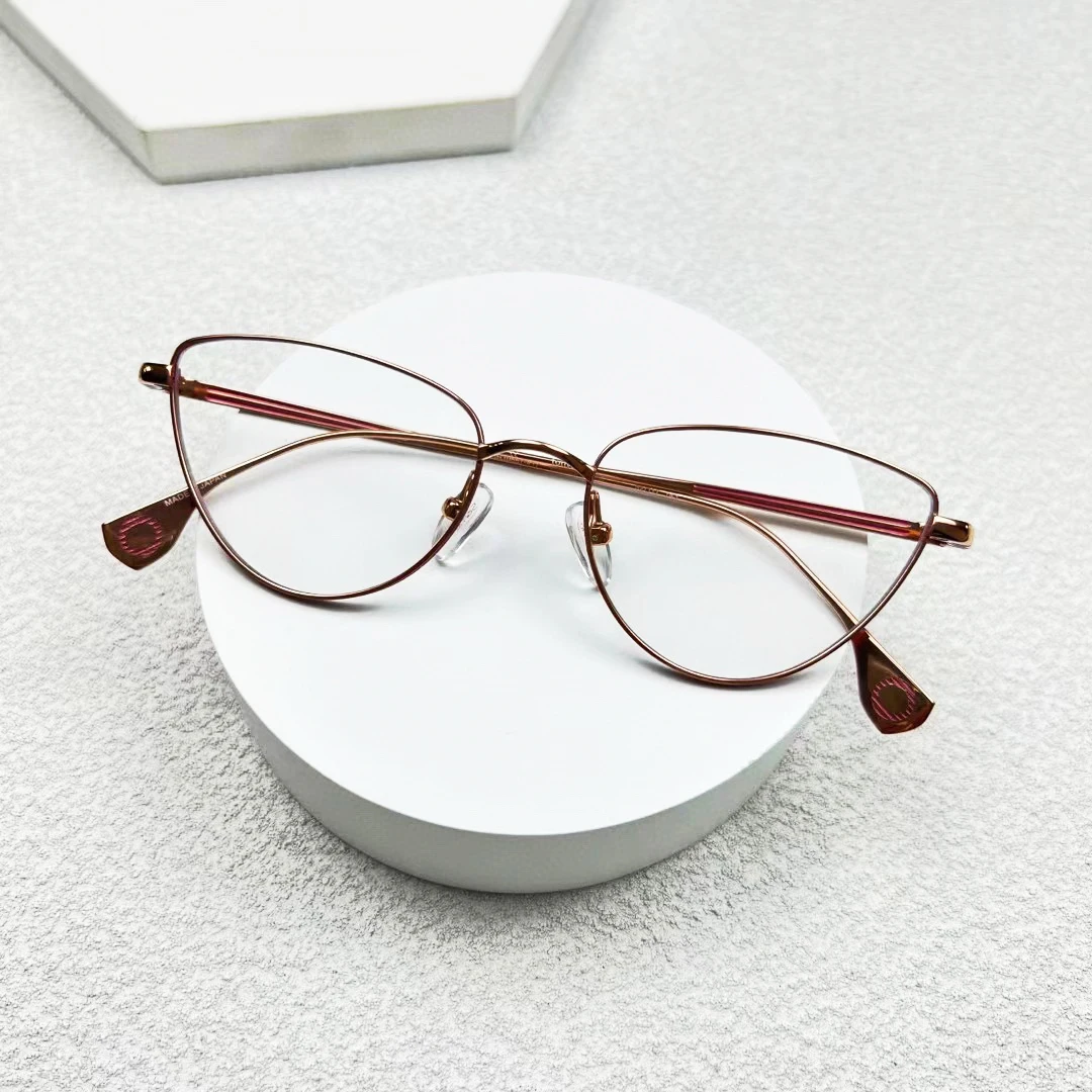 Japon tasarım titanyum gözlük çerçevesi kedi gözü miyopi gözlük kadınlar optik gözlük çerçeveleri erkekler için Anti mavi ışık gözlük 3
