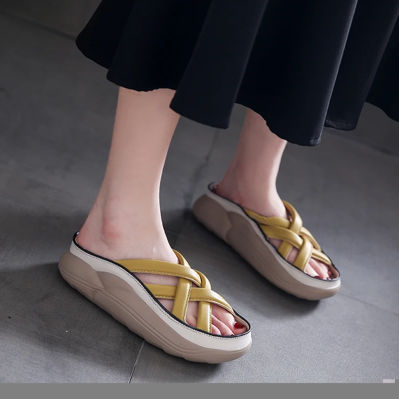 Yeni Roma Açık parmaklı Terlik kadın 2023 Yaz Retro Dokuma Düz Renk Kalın tabanlı rahat ayakkabılar Kama topuklu kadın Sandalet 4